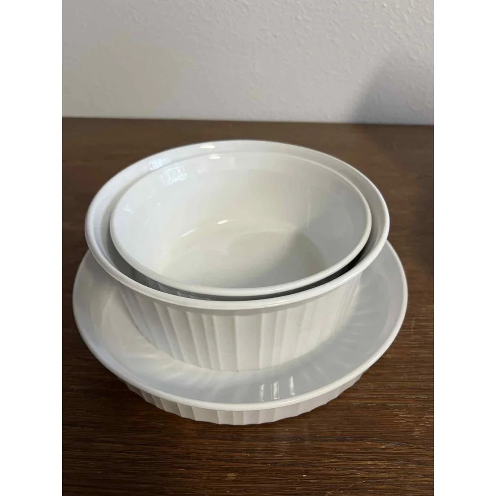 CorningWare Set of 3 White Stoneware Baking Serving Dishes Good Used Condition